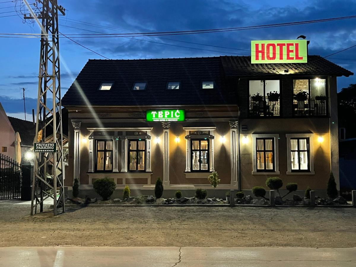 Tepic Garni Hotel Temerin Exteriör bild